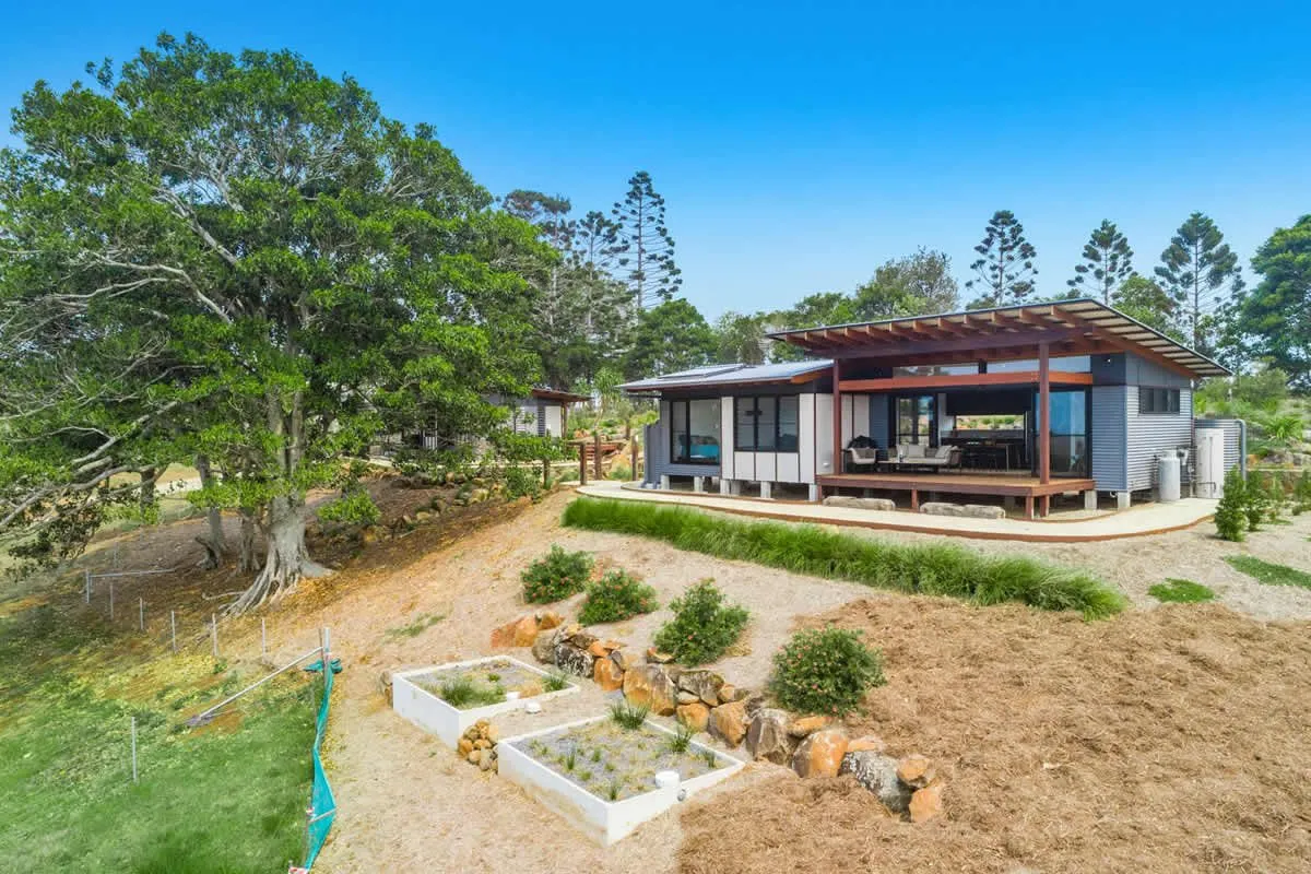 Luxury escape Carinya Cottages in Byron Bay NSW with comprehensive off-grid power system