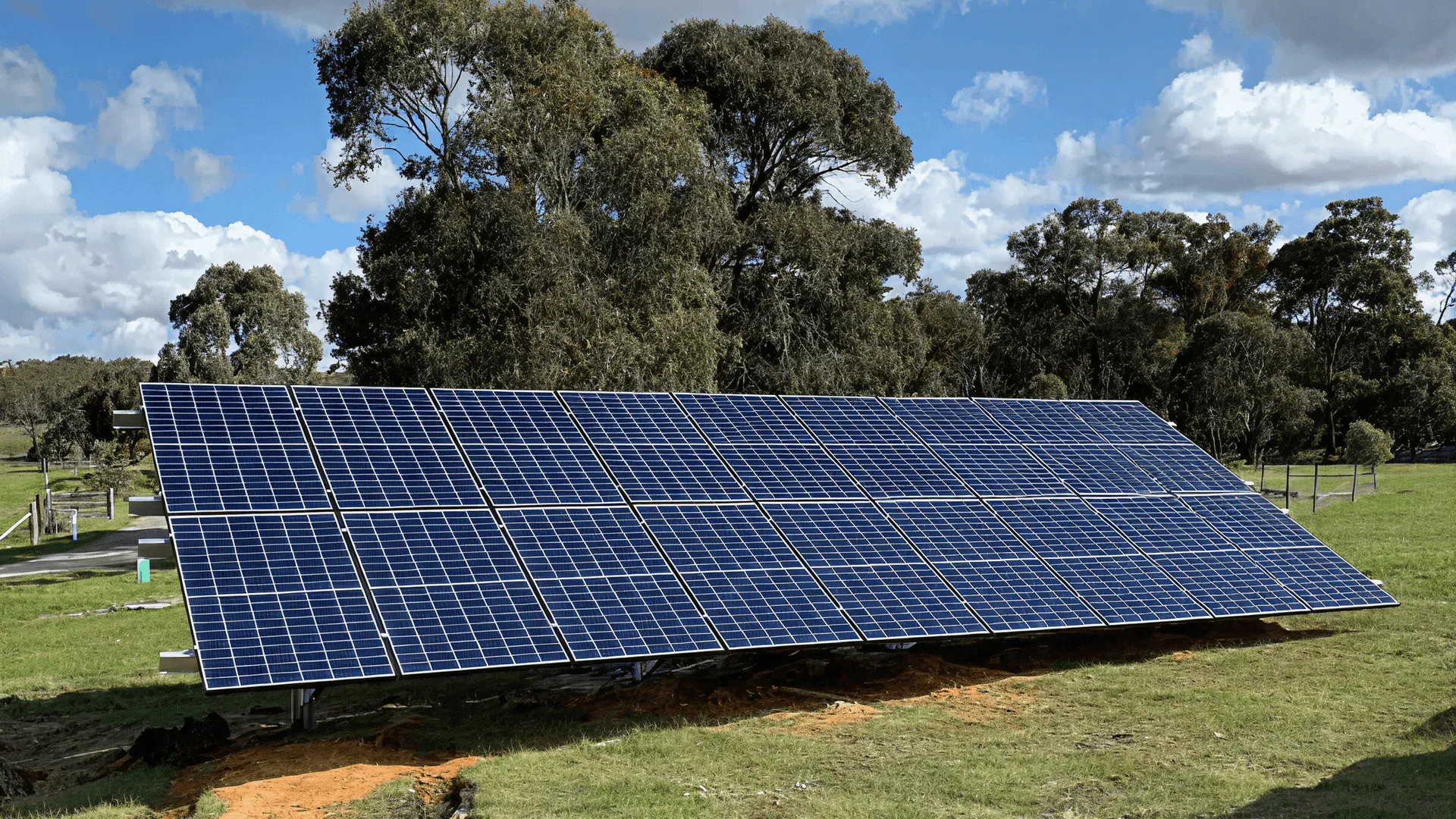 Ground-mounted solar panel array for off-grid power systems