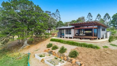 Luxury escape Carinya Cottages in Byron Bay NSW with comprehensive off-grid power system